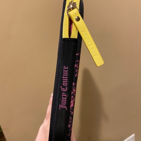 Juicy Couture Ipad case/ misc pouch (says for 3rd generation) - Picture 3 of 6